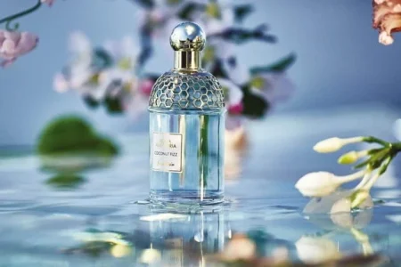 عطر گرلن عود اسنشیال بهتر است یا ادکلن مون گرلن؟