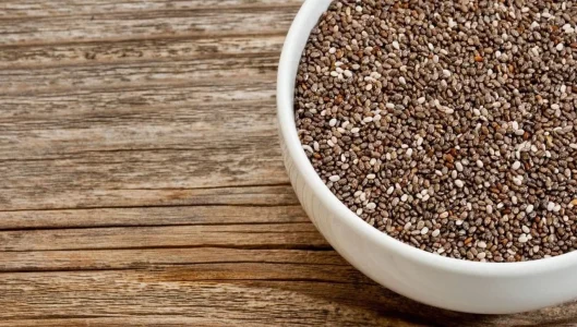 بهترین زمان مصرف و تاثیر دانه چیا بر کاهش وزن و تغذیه سالم با غلات کامل