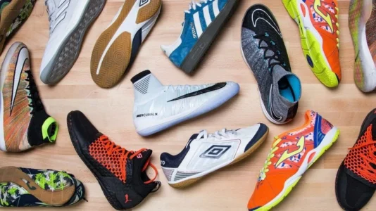 What are the characteristics of suitable shoes and their effect on your health?