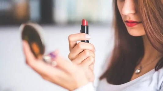 فواید آرایش برای زنان