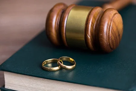 اگر زن درخواست طلاق کند مهریه تعلق میگیرد