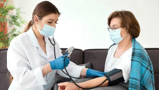 خدمات نمونه گیری آزمایش در منزل : بررسی کامل و مزایای آن خدمات نمونه گیری آزمایش در منزل : بررسی کامل و مزایای آن