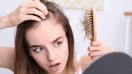 بهترین زمان استفاده از تونیک ضد ریزش مو بهترین زمان استفاده از تونیک ضد ریزش مو