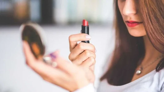 فواید آرایش برای زنان