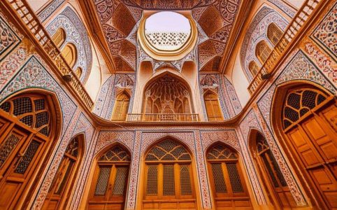 خانه بروجردی ها: راهنمای جامع بازدید از شاهکار معماری کاشان