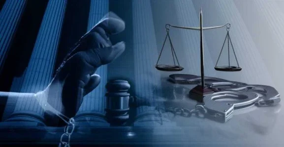 مجازات سرقت مقرون به آزار: صفر تا صد قوانین و نکات حقوقی