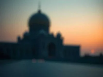 حکم شرعی زن شوهر دار با پسر مجرد | بررسی جامع فقهی
