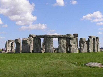 پرده‌ برداری از راز گودال‌ های غول‌ آسای کنار استون‌ هنج؛ ردپای سازه‌ ای ۴۰۰۰ ساله